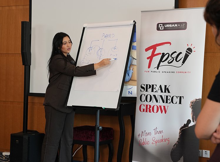 FPSC coach teaching at the flip chart during the public speaking workshop